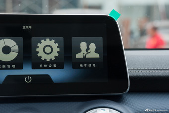 2018款北京BJ40 PLUS 2.3T自动四驱尊享版