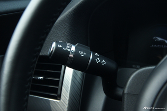 2017款捷豹XFL 2.0T自动240PS尊享版