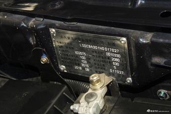 2017款黄海N3 2.5T手动两驱运动版JE4D25C