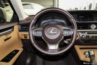 2015款雷克萨斯ES 2.0L自动200舒适版