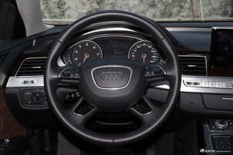 2016款奥迪A8L 3.0T自动45TFSI quattro时尚型