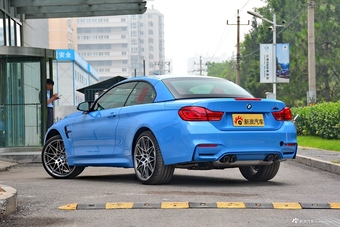 2017款宝马M4自动敞篷轿跑车