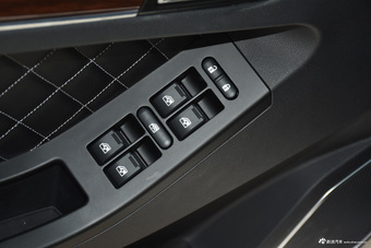 2015款众泰Z500 1.5T 手动豪华型 萨丁白