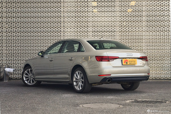 2018款奥迪A4L 2.0T自动30周年年型45 TFSI quattro个性运动版