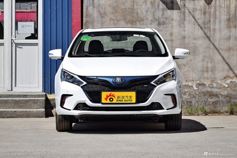 2017款比亚迪秦EV300尊享型