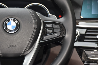 2018款宝马5系改款2.0T自动530Li尊享型豪华套装