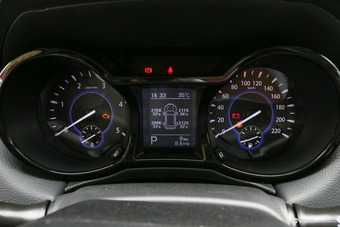 2017款驭胜S350 2.0T自动两驱柴油超豪华版5座