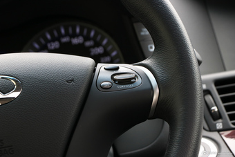 2017款英菲尼迪Q70L 2.5L自动豪华版