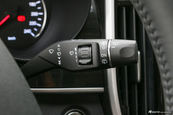 2018款比亚迪宋MAX 1.5T自动智联旗舰型6座