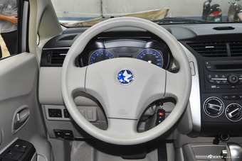 2015款启辰D50 1.6L自动时尚版