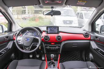 2016款昌河Q25 1.5L手动乐趣版 炫酷白