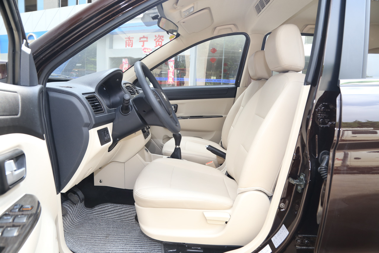 2016款风光370 1.5L手动标准型7座 摩卡棕
