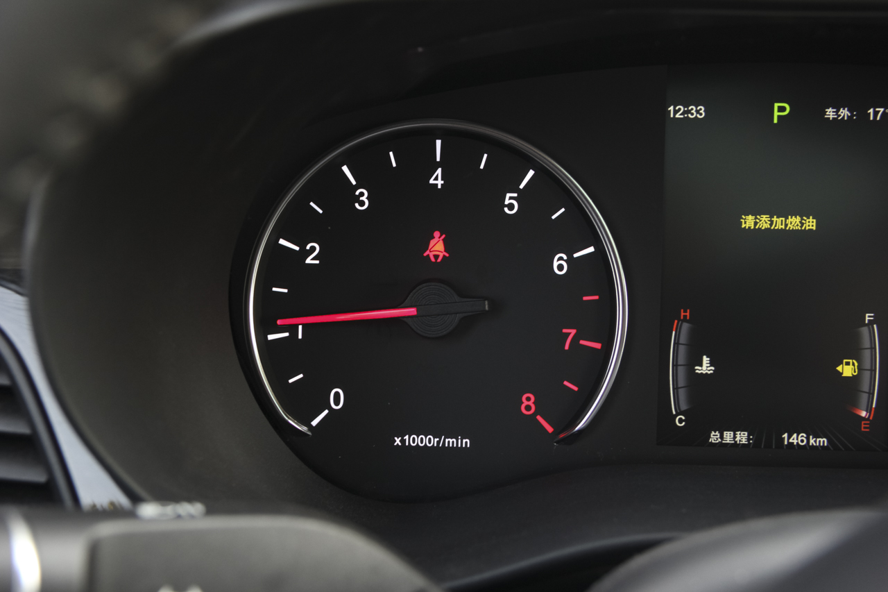 2017款比亚迪宋MAX 1.5T自动互联尊贵型 