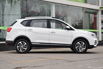 2017款宝骏560律动版1.5T手动尊享型