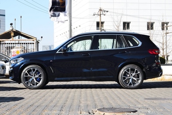 2019款宝马X5 3.0T自动 xDrive40i 尊享型 M运动套装