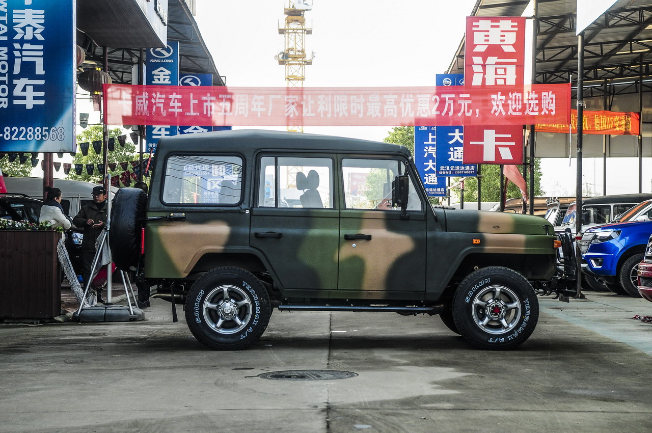 2016款BJ 212 2.0L手动方门四驱豪华型 国IV