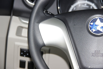 2016款启辰T70 1.6L手动睿行版