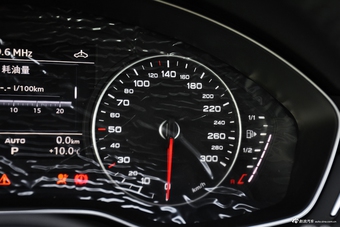 2017款奥迪A4L Plus 2.0T自动40TFSI进取型