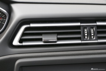 2018款标致308 1.6L自动时尚版