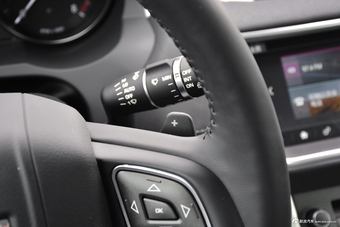 2018款揽胜极光2.0T自动致动版240PS