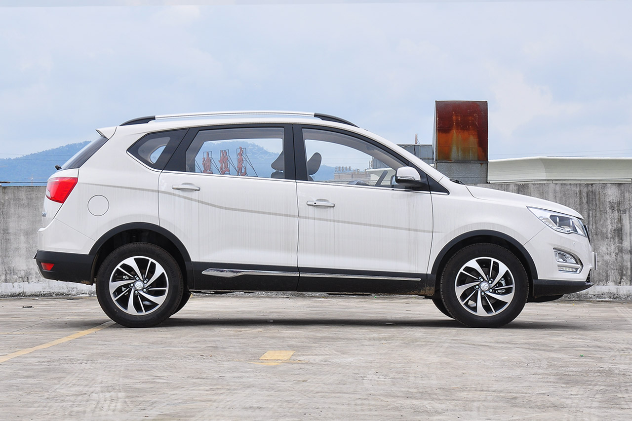 2016款 宝骏560 1.8L手动豪华型