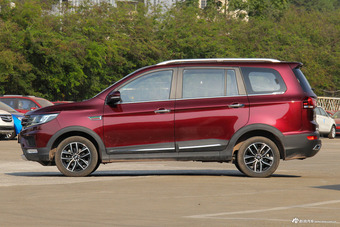 2017款斯威X3 1.5T手动时尚型