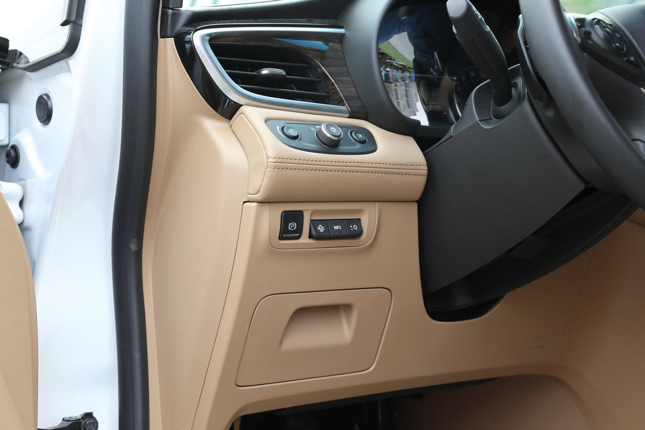 2017款GL8 2.0T自动旗舰版