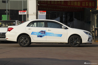 2017款比亚迪秦1.5T自动尊贵型