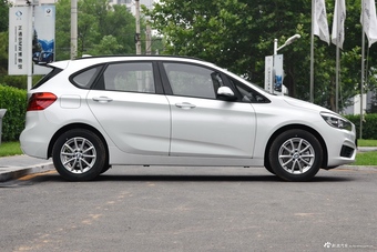 2018款宝马2系旅行车218i 1.5T自动时尚型