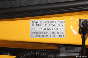 2018款奥迪A4L 2.0T自动30周年年型40 TFSI时尚型