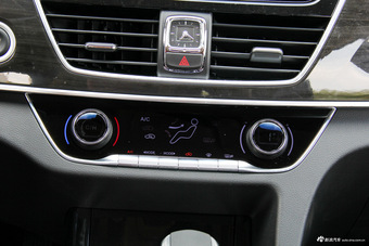 2017款宝骏560 1.5T DCT尊享型