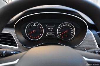 2019款宝骏730 1.5T自动DCT时尚型7座