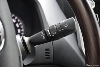 2018款普拉多3.5L自动VX后挂备胎