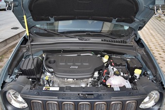 2016款自由侠2.0L自动四驱75周年致敬版图片