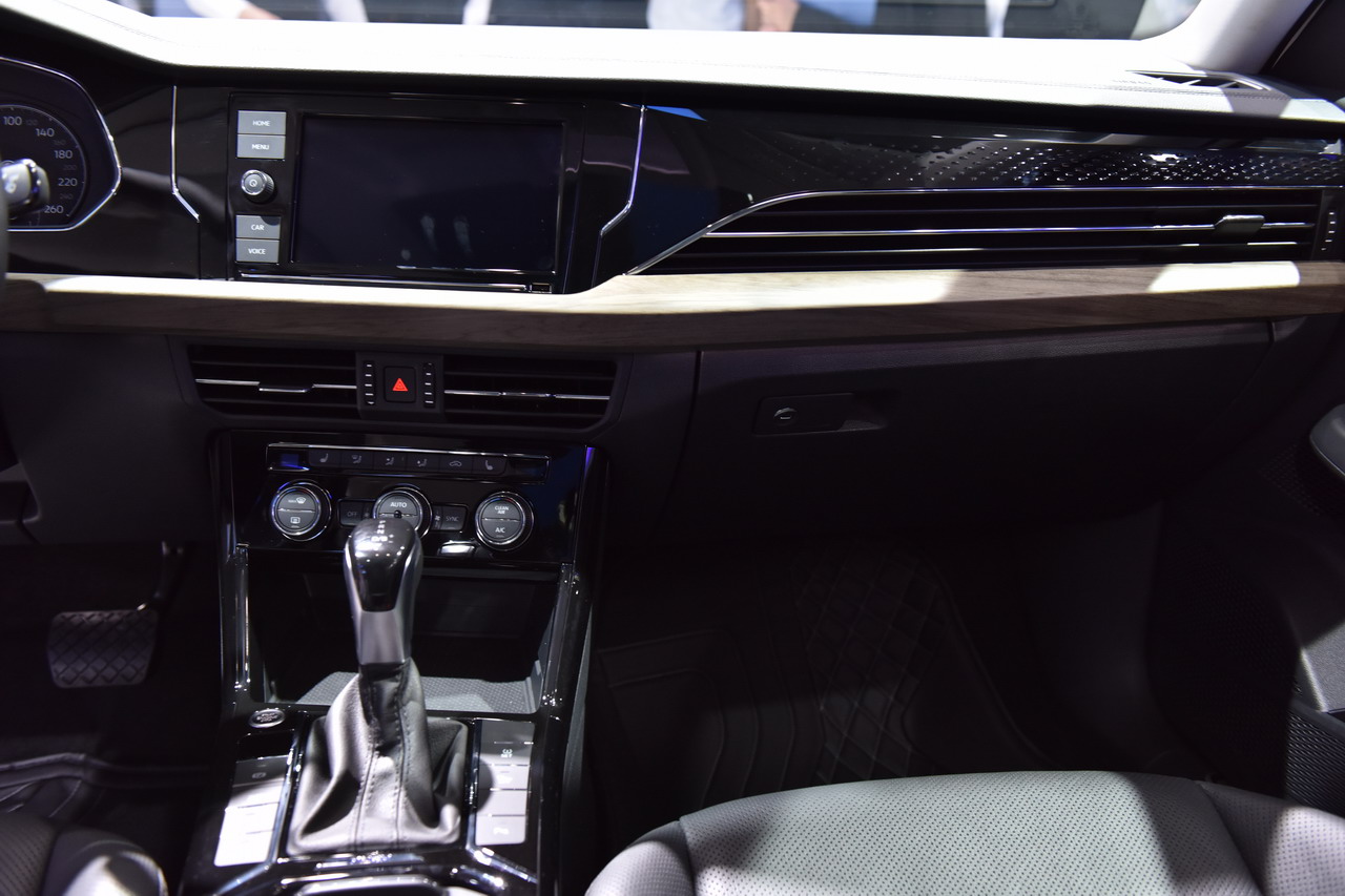 2018广州车展实拍：帕萨特插电混动