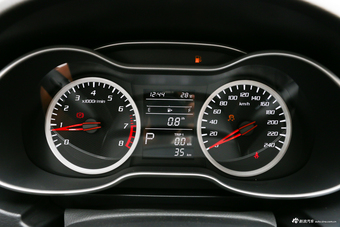  2019款奔腾X40 1.6L自动豪华型