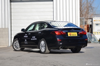 2019款英菲尼迪Q70L 2.0T自动豪华版