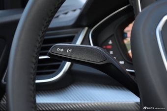 2018款奥迪Q5L 2.0T自动45 TFSI尊享运动型