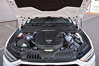 2018款奥迪A8L 3.0T自动55 TFSI quattro精英型