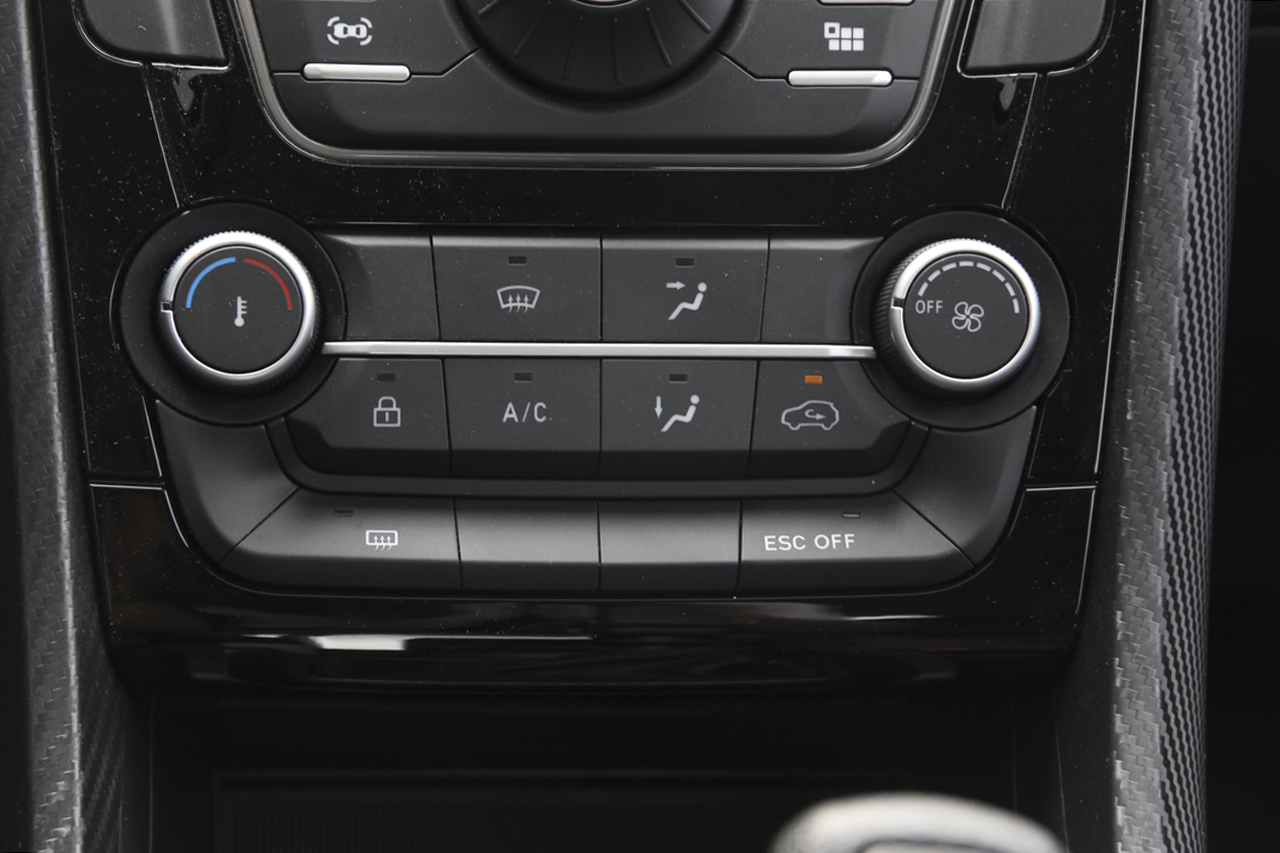 2016款驭胜S330 1.5T手动两驱时尚版