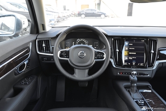 2018款沃尔沃S90 2.0T自动T5智远版