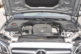 2016款奔驰E级2.0T自动E300L 运动豪华型