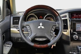 2016款帕杰罗三门版3.8L V6 GLS中东版