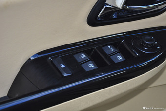 2016款五菱宏光S1 1.5L手动尊享型 大地棕