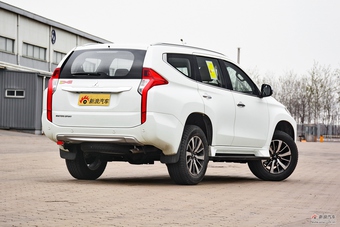 2017款帕杰罗·劲畅SPORT 3.0L自动V6中东版