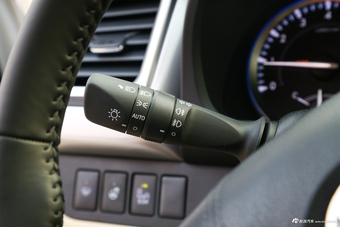 2017款汉兰达2.0T自动四驱至尊版7座