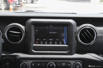 2018款牧马人2.0T自动四门撒哈拉版