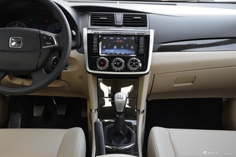 2016款众泰Z300 1.5L手动尊享型