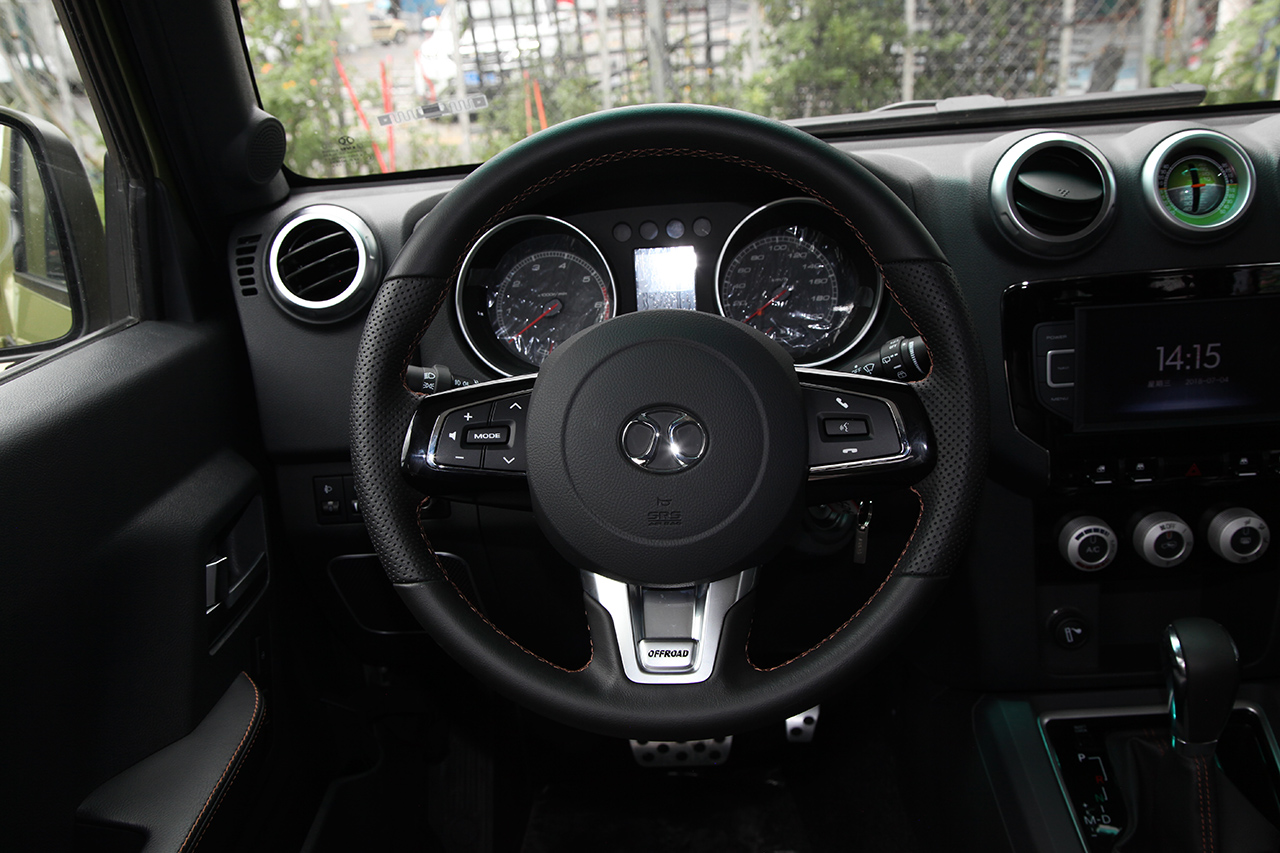 2016款北京BJ40L 2.3T自动两驱尊贵版