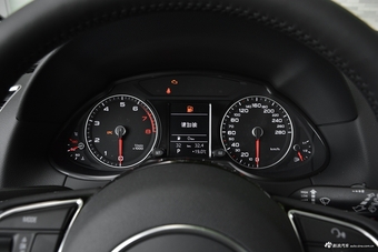 2018款奥迪Q5 Plus 2.0T自动40TFSI进取型典藏版